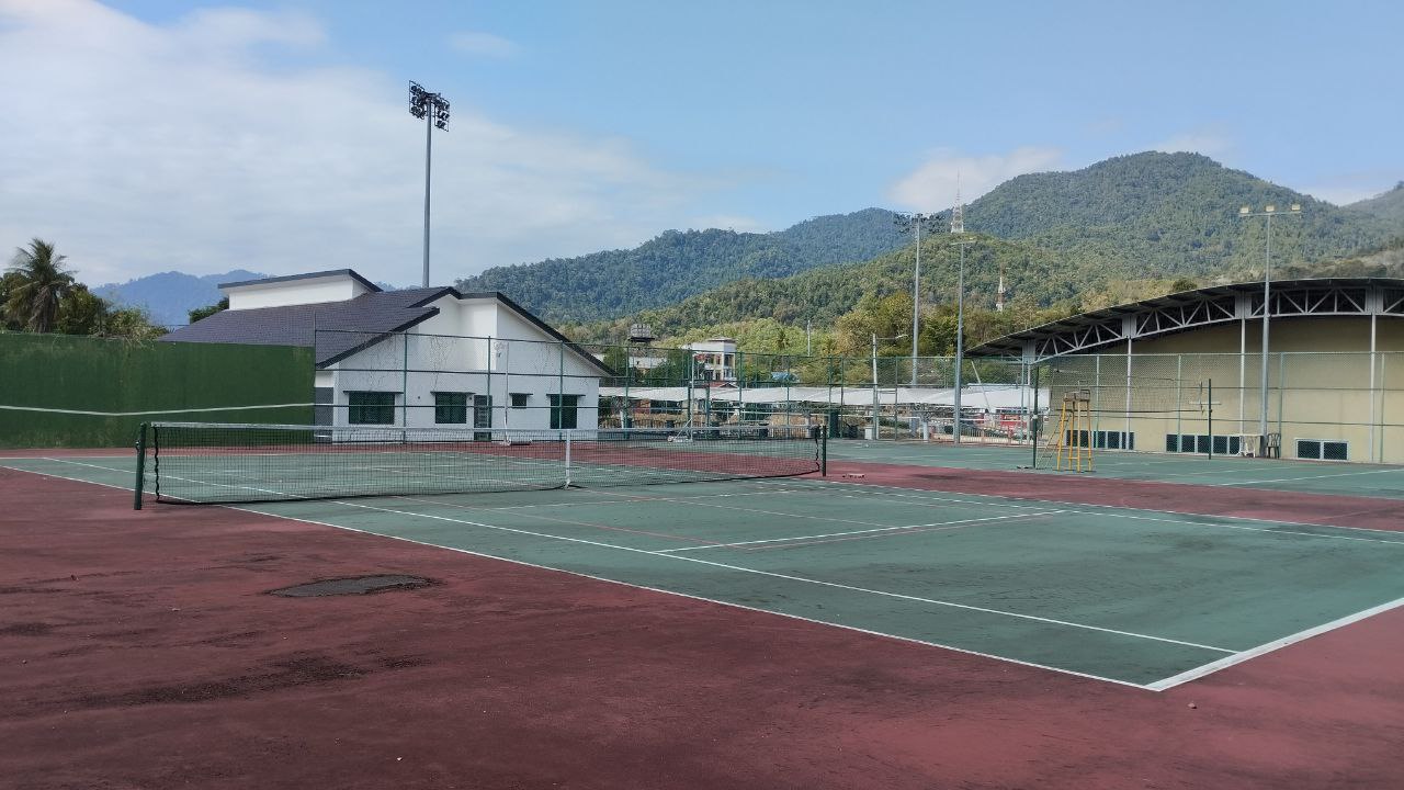 GELANGGANG TENIS (PADANG ASTAKA)