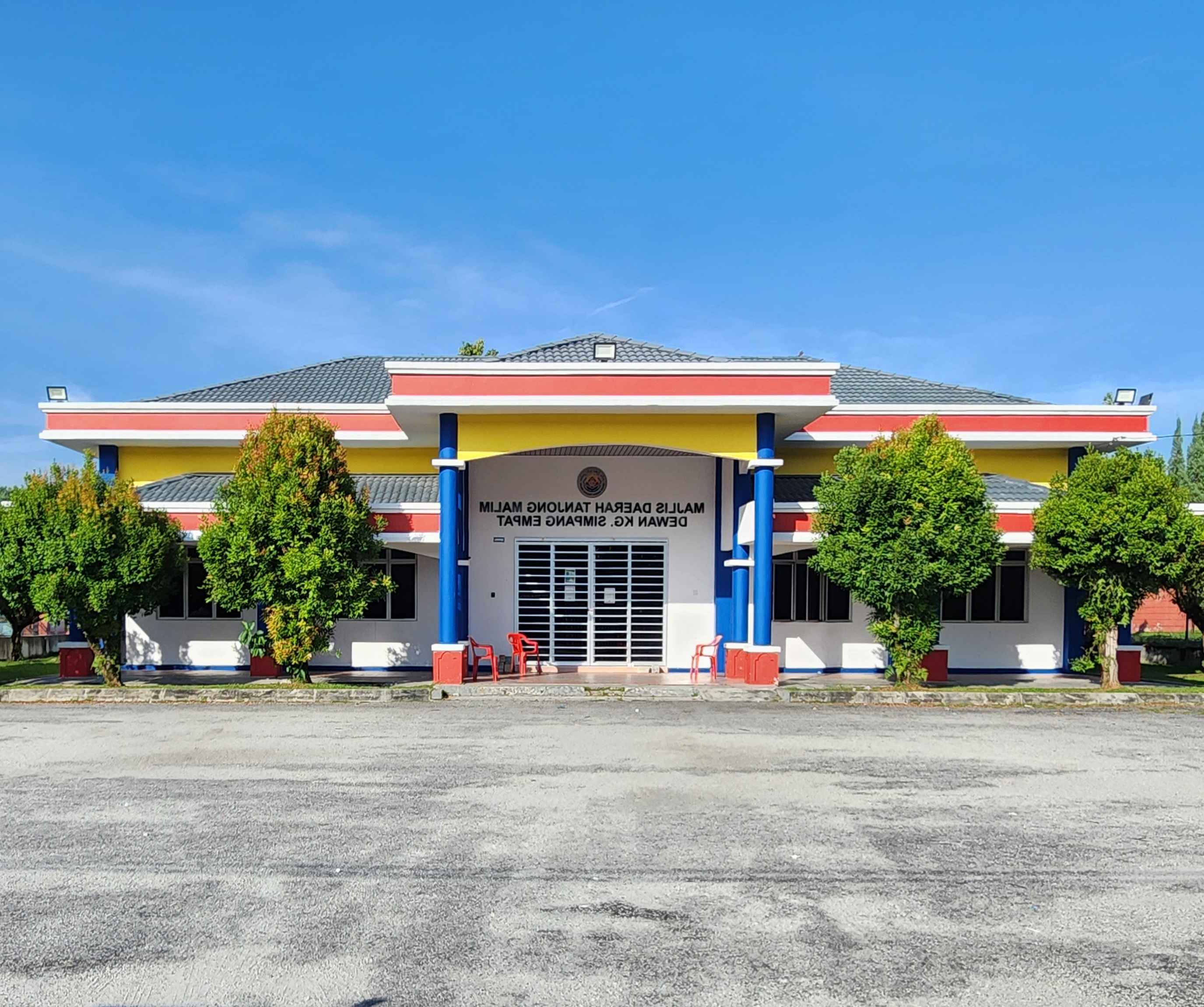 DEWAN KAMPUNG SIMPANG EMPAT